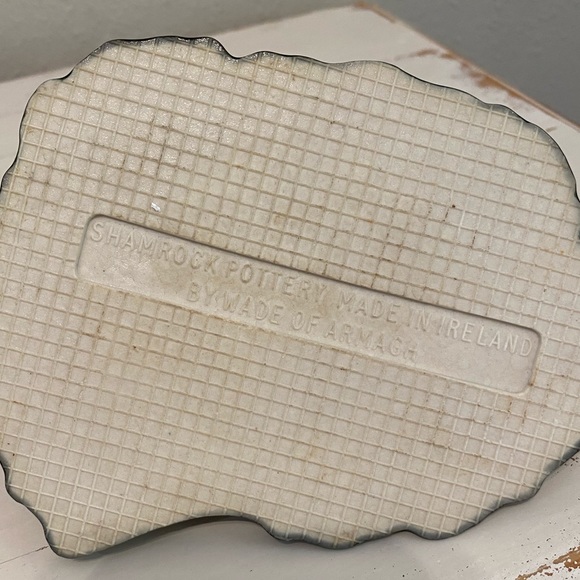 Shamrock Pottery By Wade Of Armagh Leprechaun Cottage Figurine Made in Ireland - Picture 9 of 10